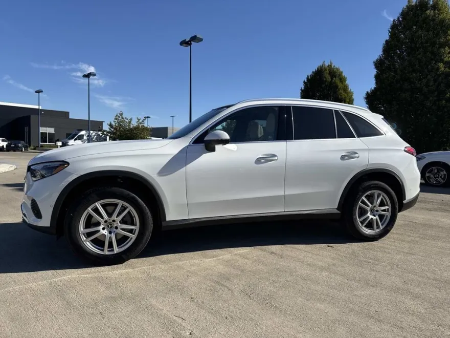2026 Mercedes Benz GLC 300 4MATIC photo 1