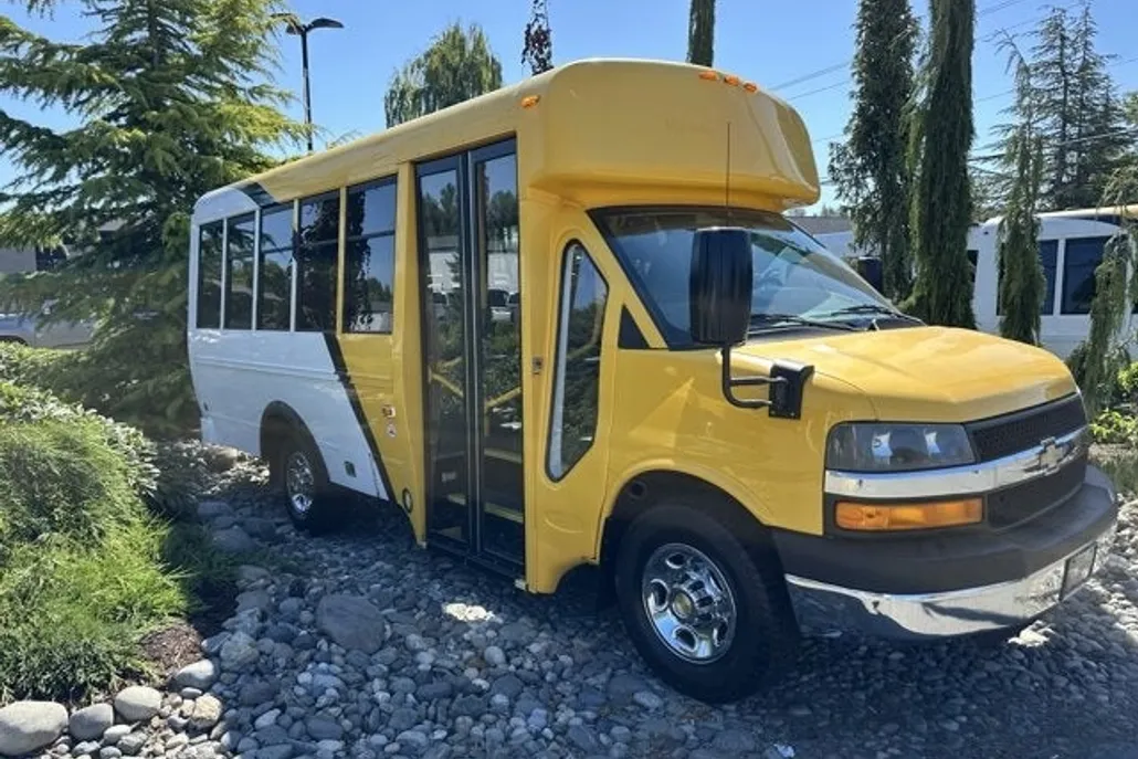 2014 Chevrolet Express Cutaway LS photo 1