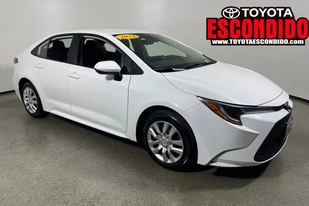 2022 Toyota Corolla LE photo 1
