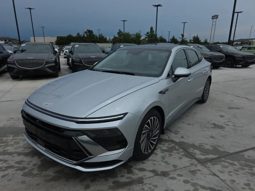 2025 Hyundai Sonata Hybrid Limited photo 1