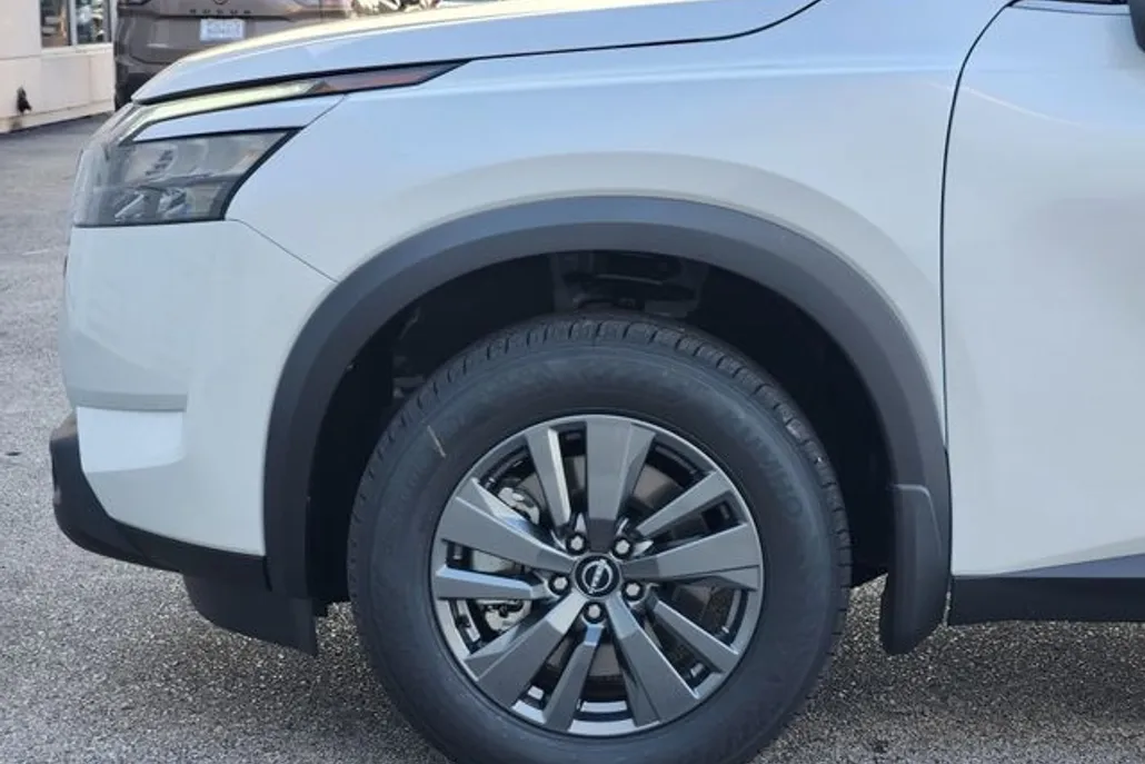 2025 Nissan Pathfinder SV photo 1