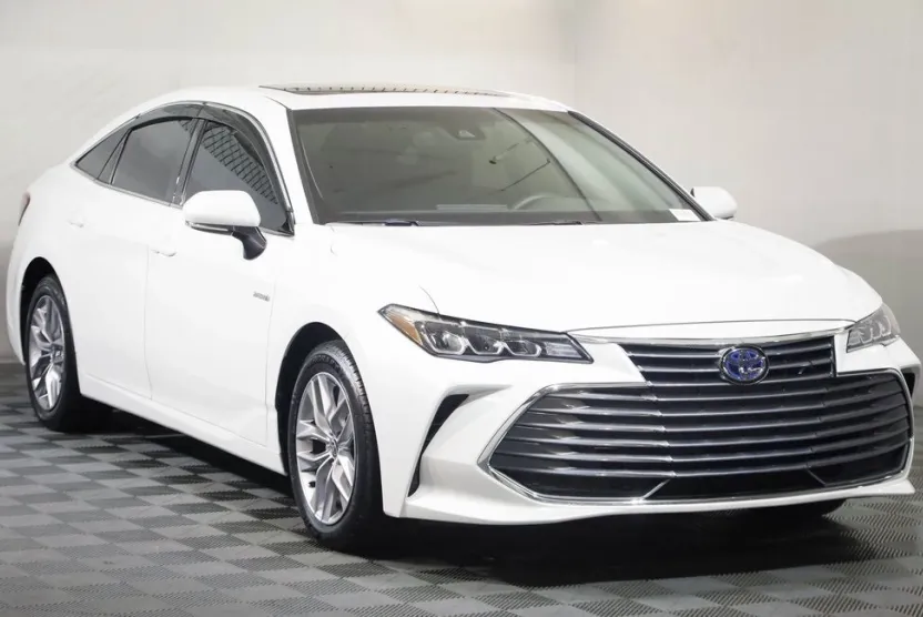 2021 Toyota Avalon Hybrid XLE photo 1