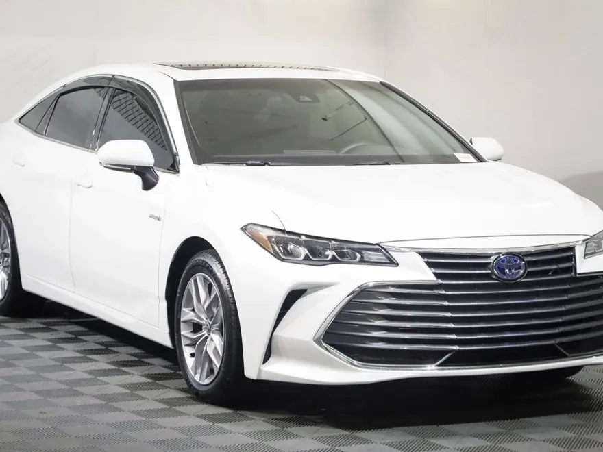 2021 Toyota Avalon Hybrid XLE photo 1