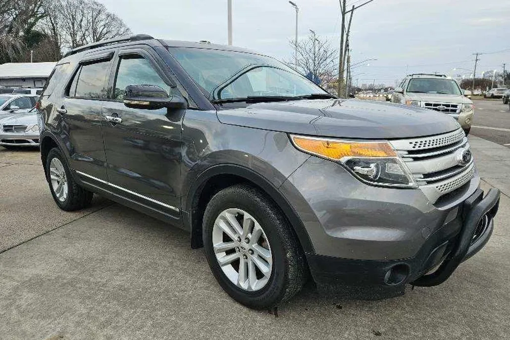 2013 Ford Explorer XLT photo 1