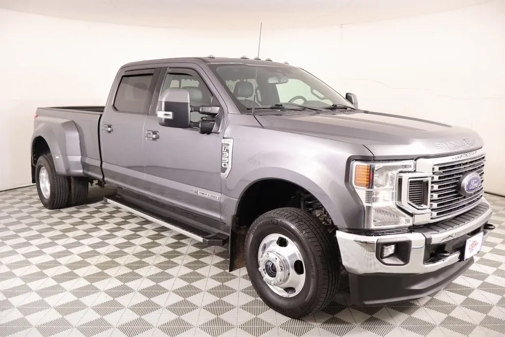 2022 Ford F-350 Lariat photo 1