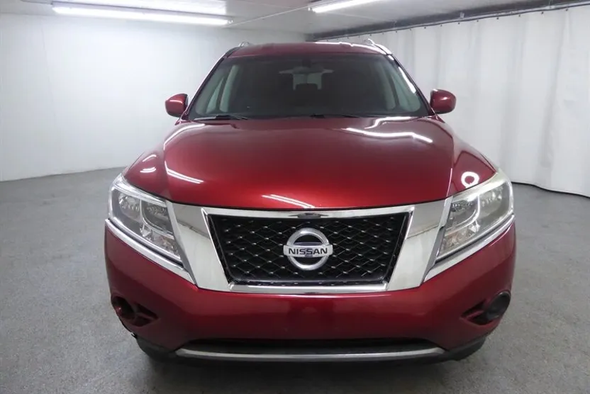 2016 Nissan Pathfinder S photo 1