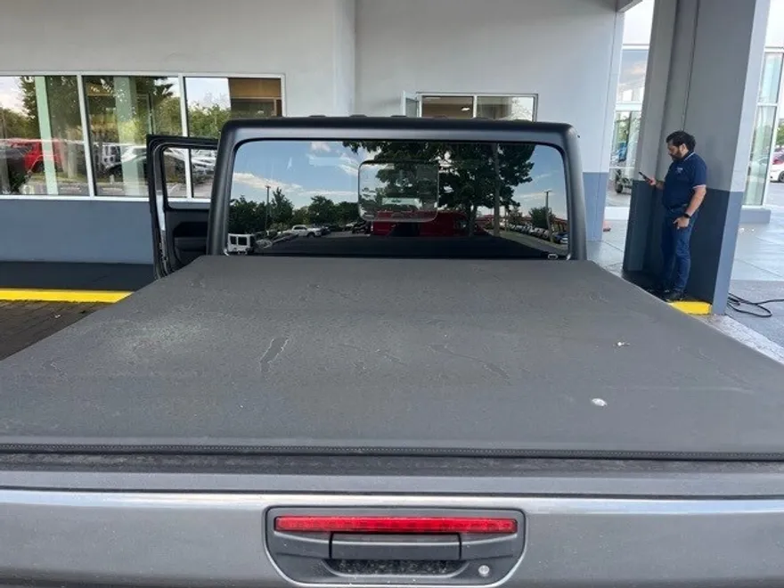 2025 Jeep Gladiator Sport S photo 1