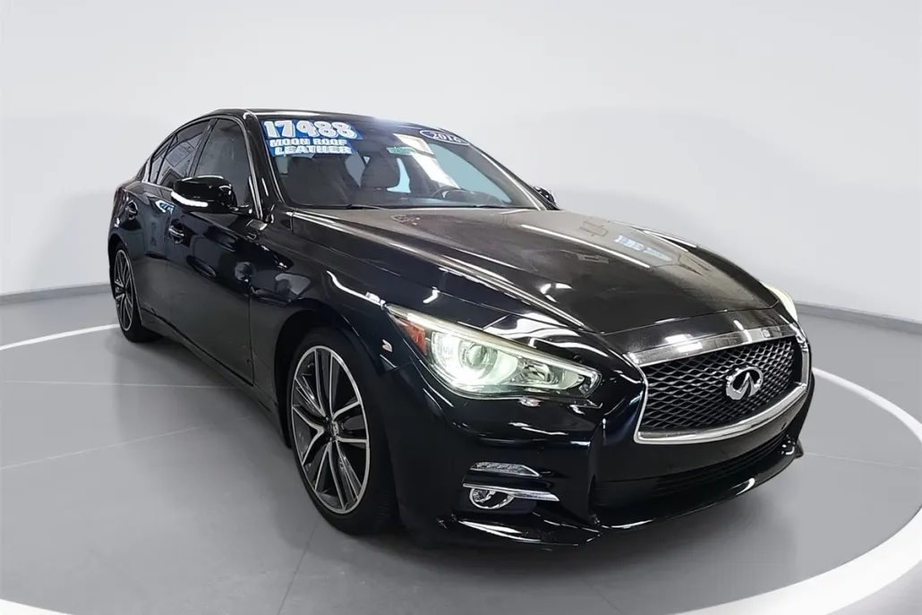 2016 Infiniti Q50 Hybrid photo 1
