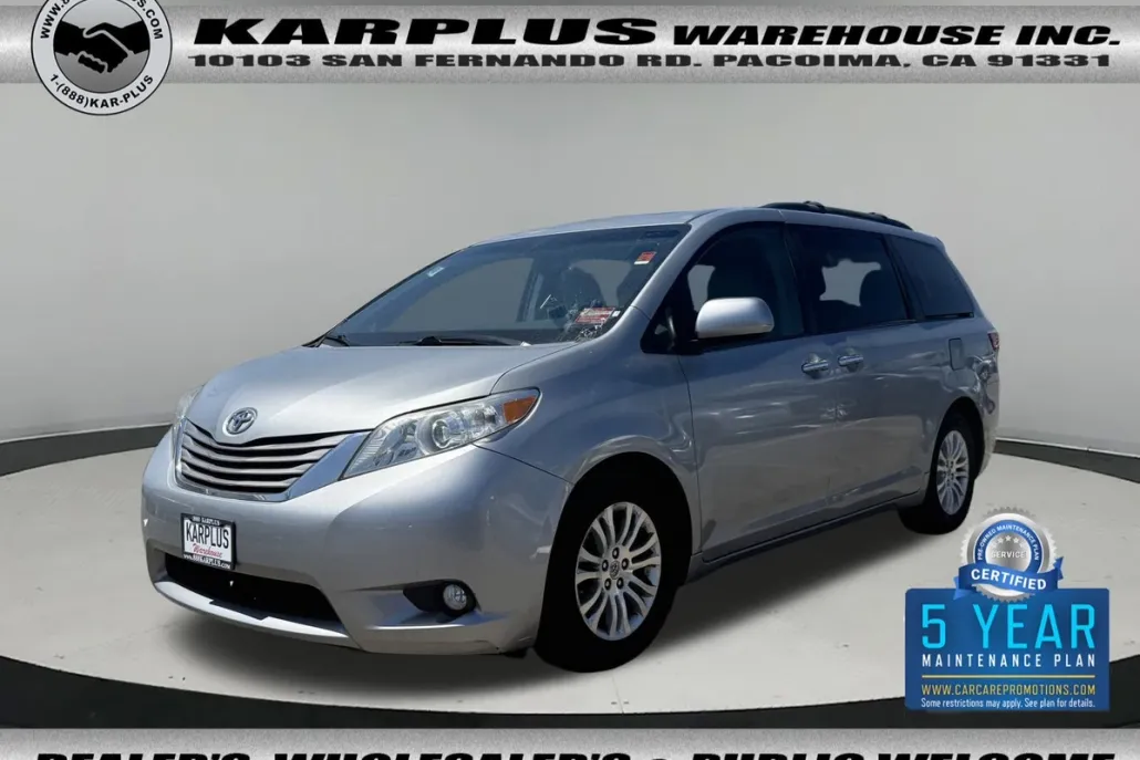 2015 Toyota Sienna XLE photo 1