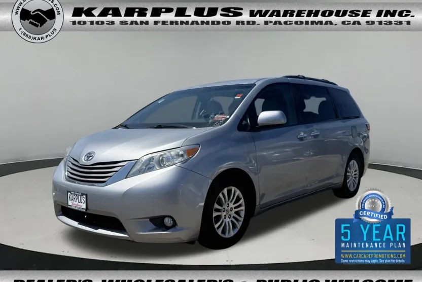 2015 Toyota Sienna XLE photo 1