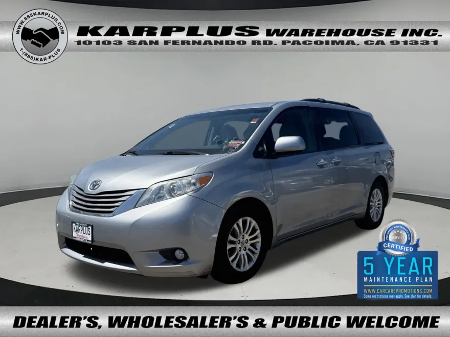 2015 Toyota Sienna XLE photo 1