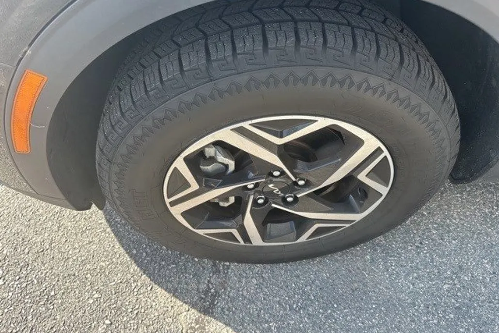 2023 Kia Sportage LX photo 1