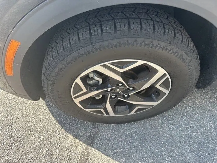 2023 Kia Sportage LX photo 1