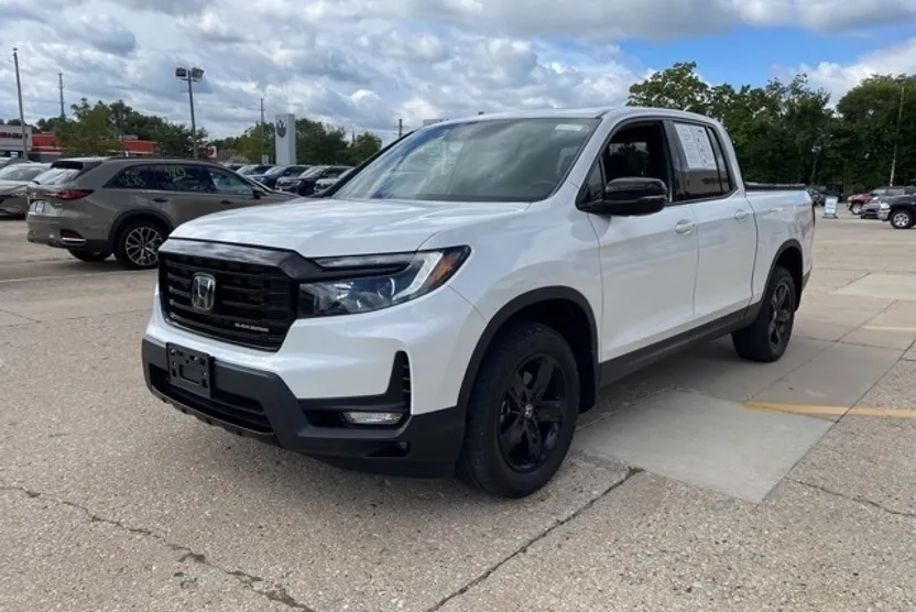 2022 Honda Ridgeline Black Edition photo 1