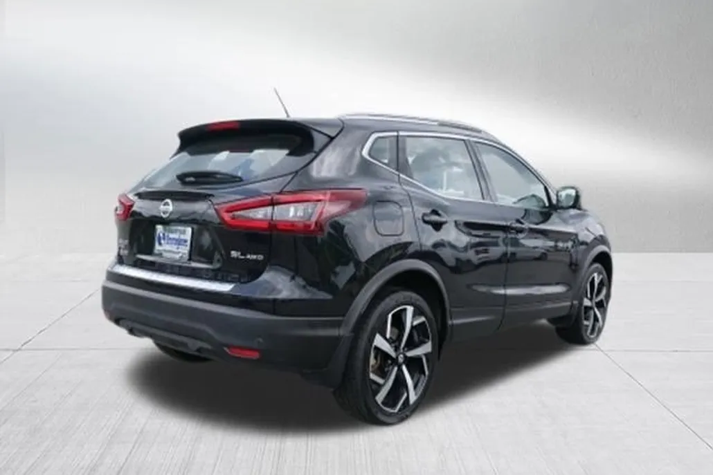 2022 Nissan Rogue Sport SL photo 1