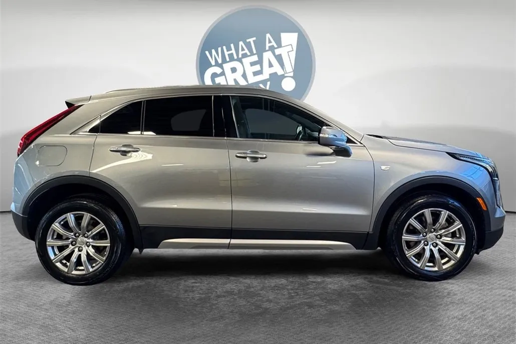 2023 Cadillac XT4 Premium Luxury photo 1