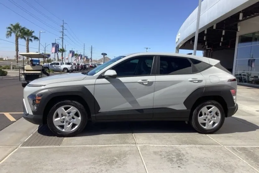 2024 Hyundai Kona SE photo 1