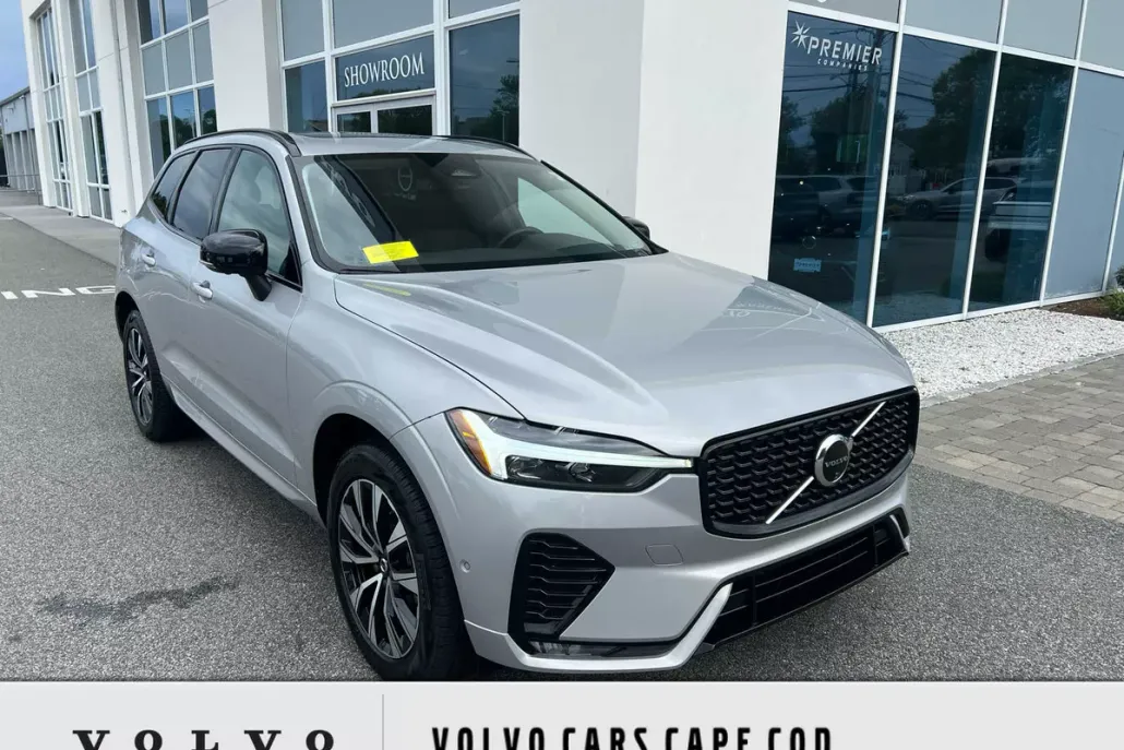 2025 Volvo XC60 B5 Plus photo 1
