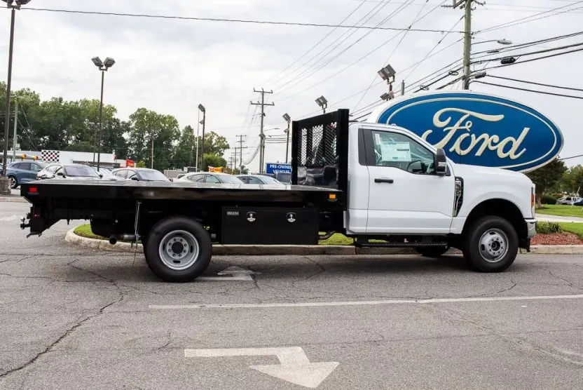2025 Ford F-350 XL photo 1