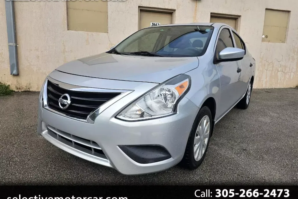 2018 Nissan Versa Sedan Plus photo 1