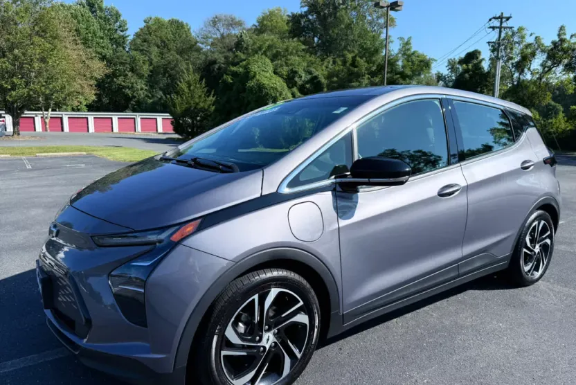 2022 Chevrolet Bolt EV 1LT photo 1