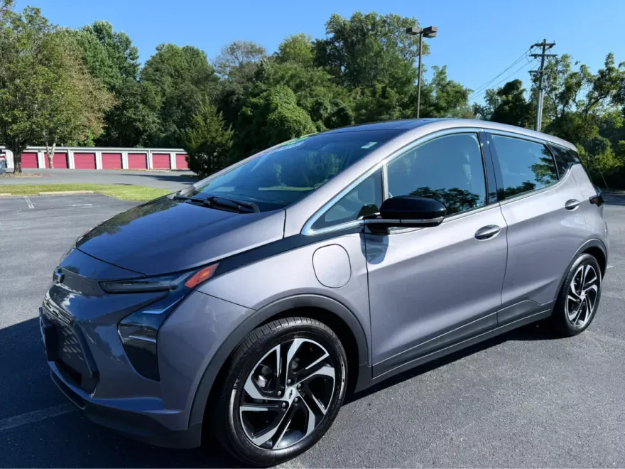 2022 Chevrolet Bolt EV 1LT photo 1