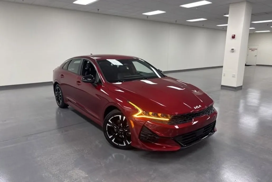 2023 Kia K5 GT-Line photo 1