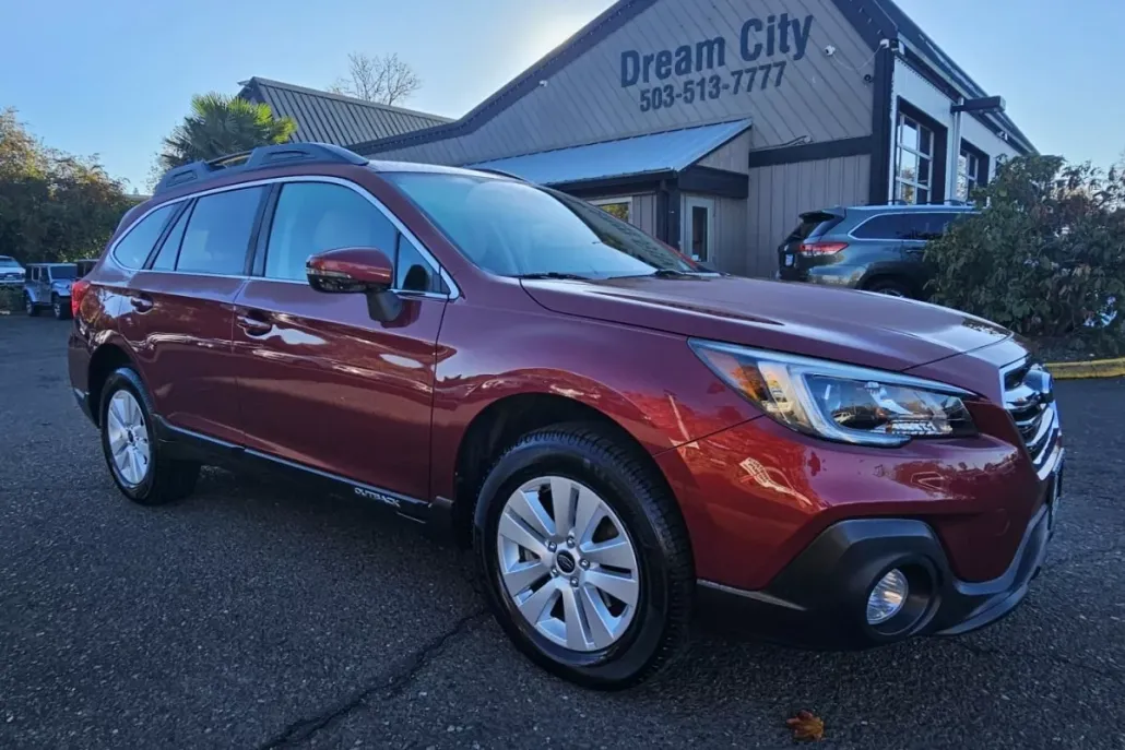 2019 Subaru Outback 2.5i Premium photo 1