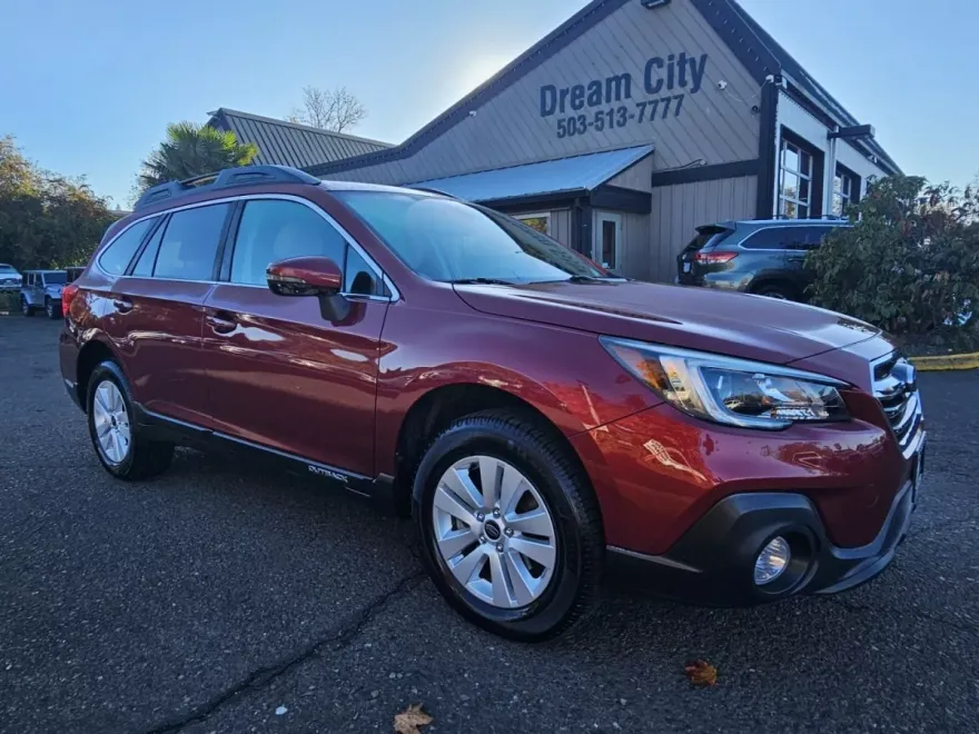 2019 Subaru Outback 2.5i Premium photo 1