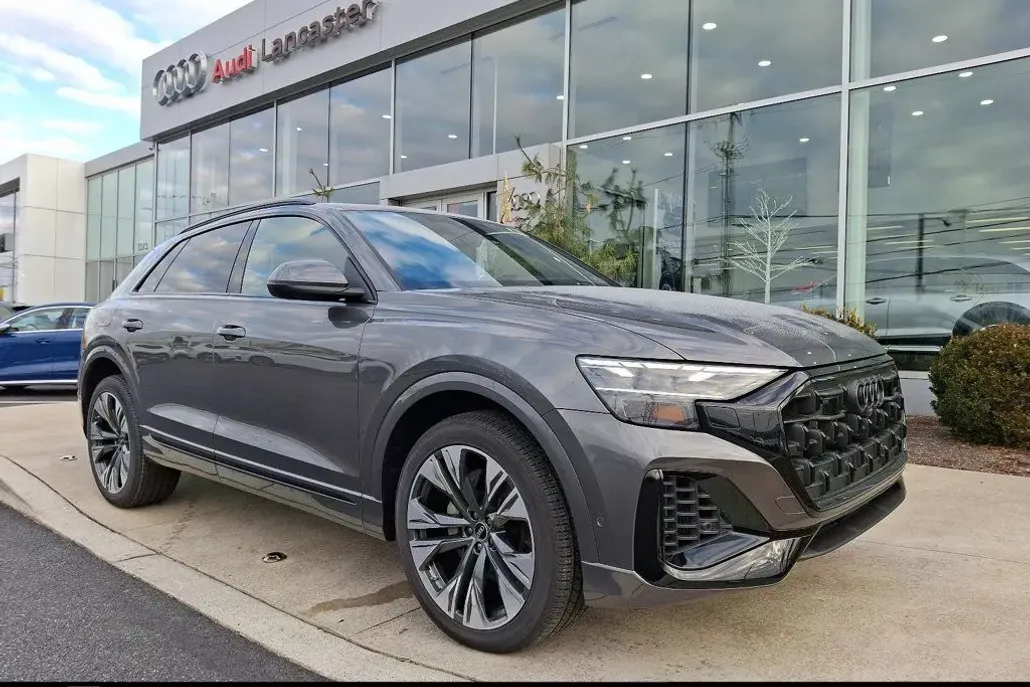 2025 Audi Q8 55 Premium Plus photo 1