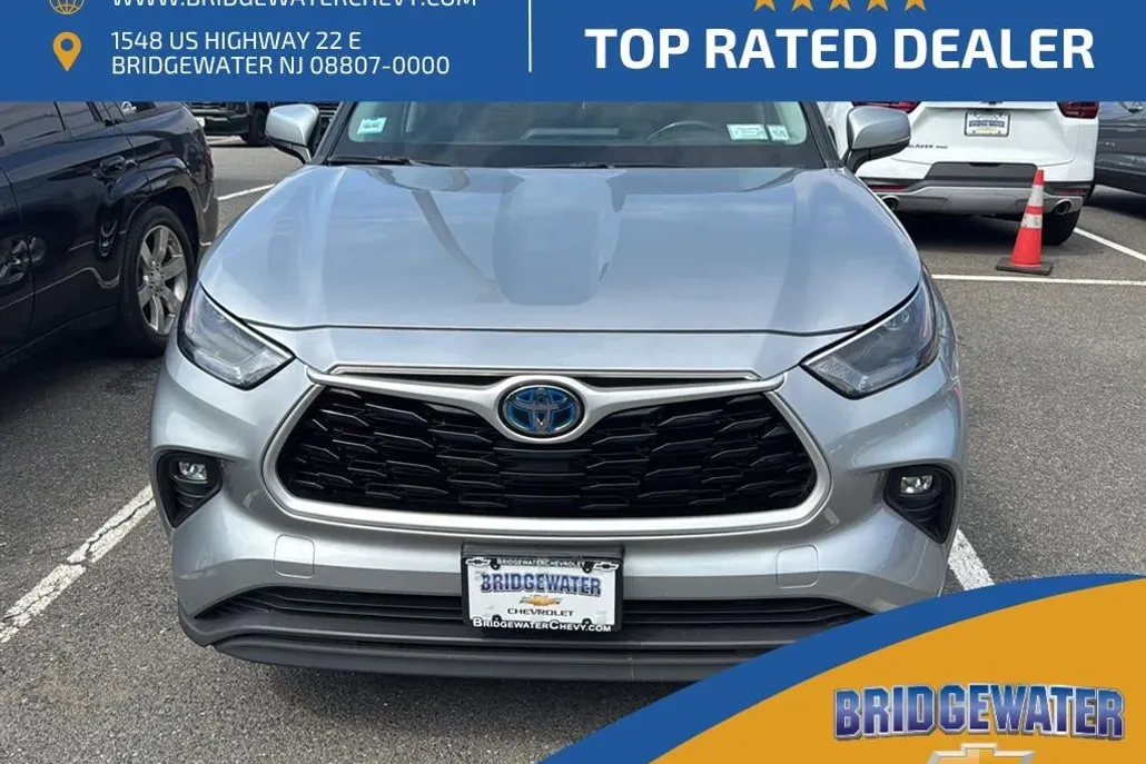 2023 Toyota Highlander Hybrid LE photo 1