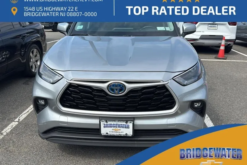 2023 Toyota Highlander Hybrid LE photo 1