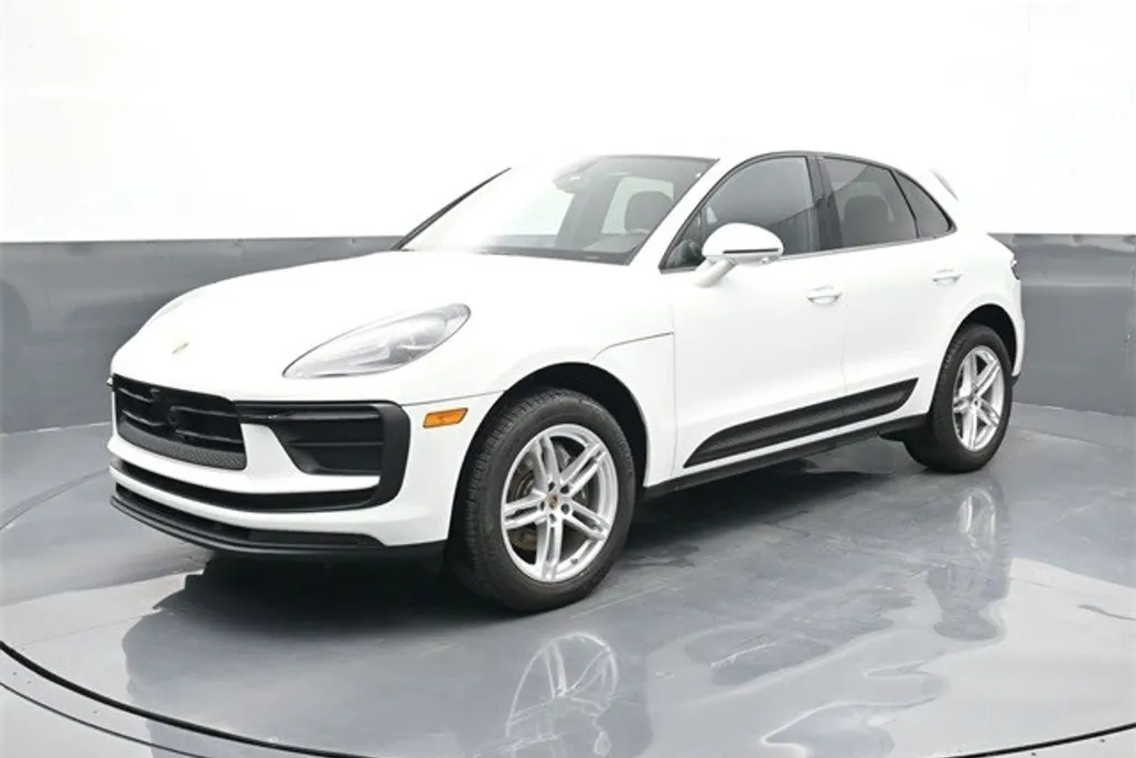 2024 Porsche Macan T photo 1