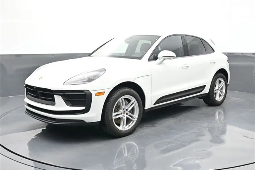 2024 Porsche Macan T photo 1