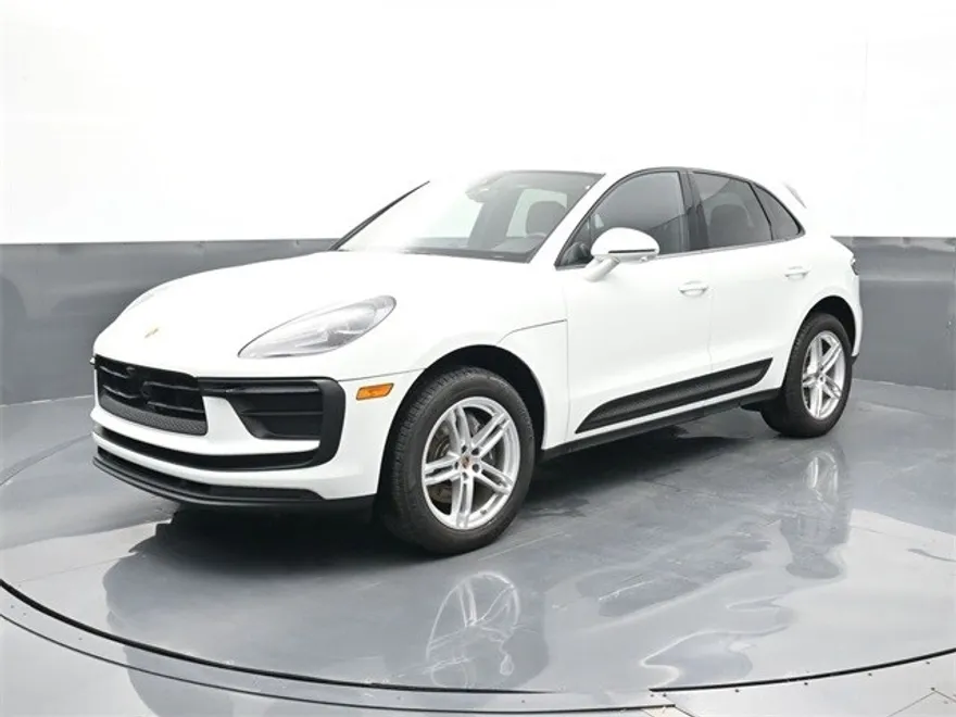 2024 Porsche Macan T photo 1