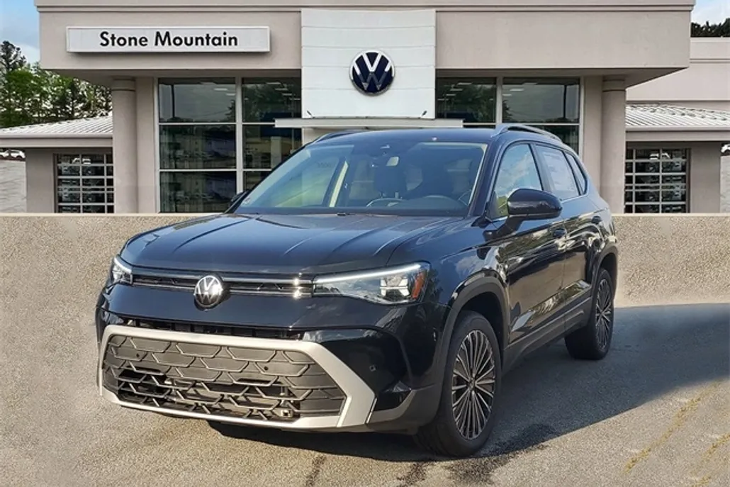 2025 Volkswagen Taos SE photo 1