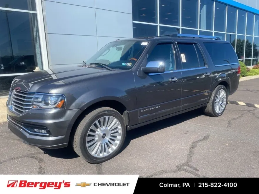2017 Lincoln Navigator Select photo 1