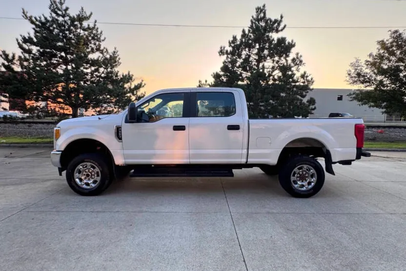 2017 Ford F-350 XL photo 1