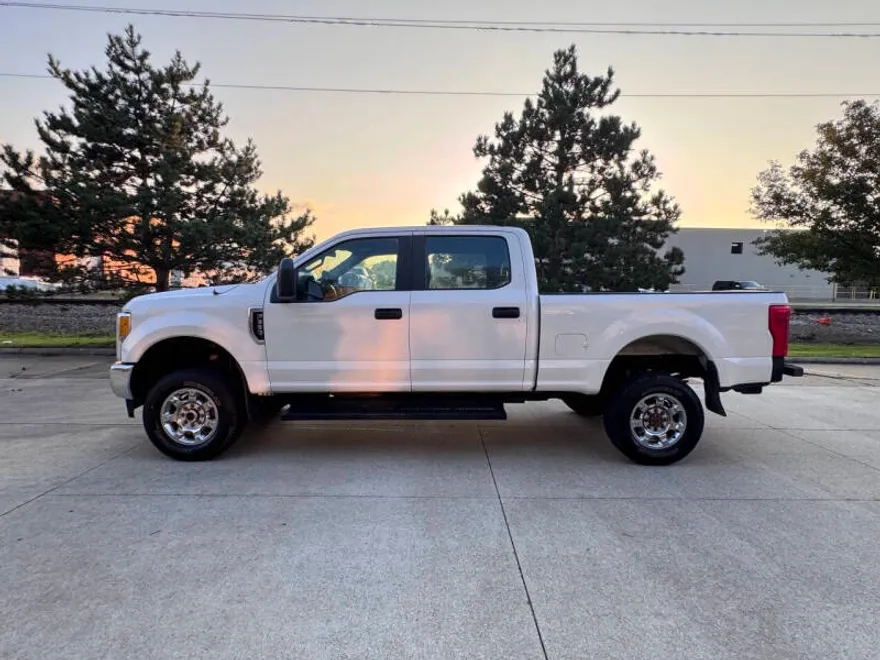 2017 Ford F-350 XL photo 1