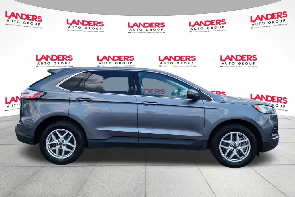2023 Ford Edge SEL photo 1