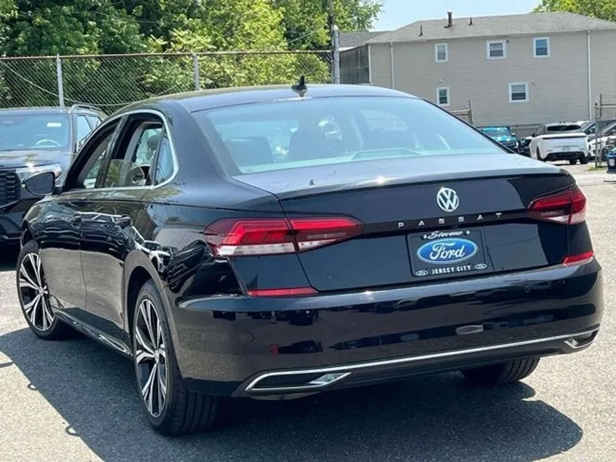 2020 Volkswagen Passat 2.0T SEL photo 1