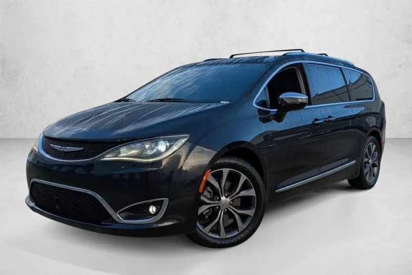 2017 Chrysler Pacifica Limited photo 1