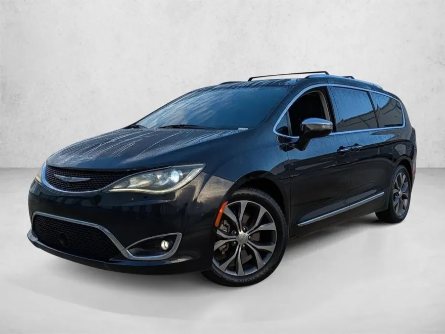 2017 Chrysler Pacifica Limited photo 1