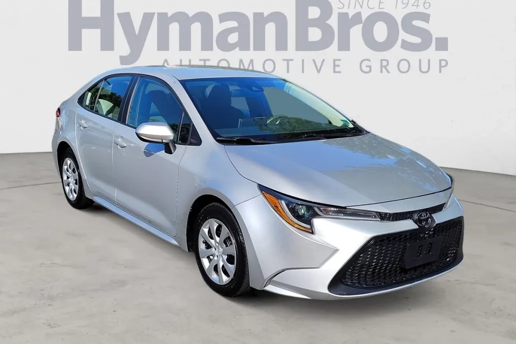 2021 Toyota Corolla LE photo 1
