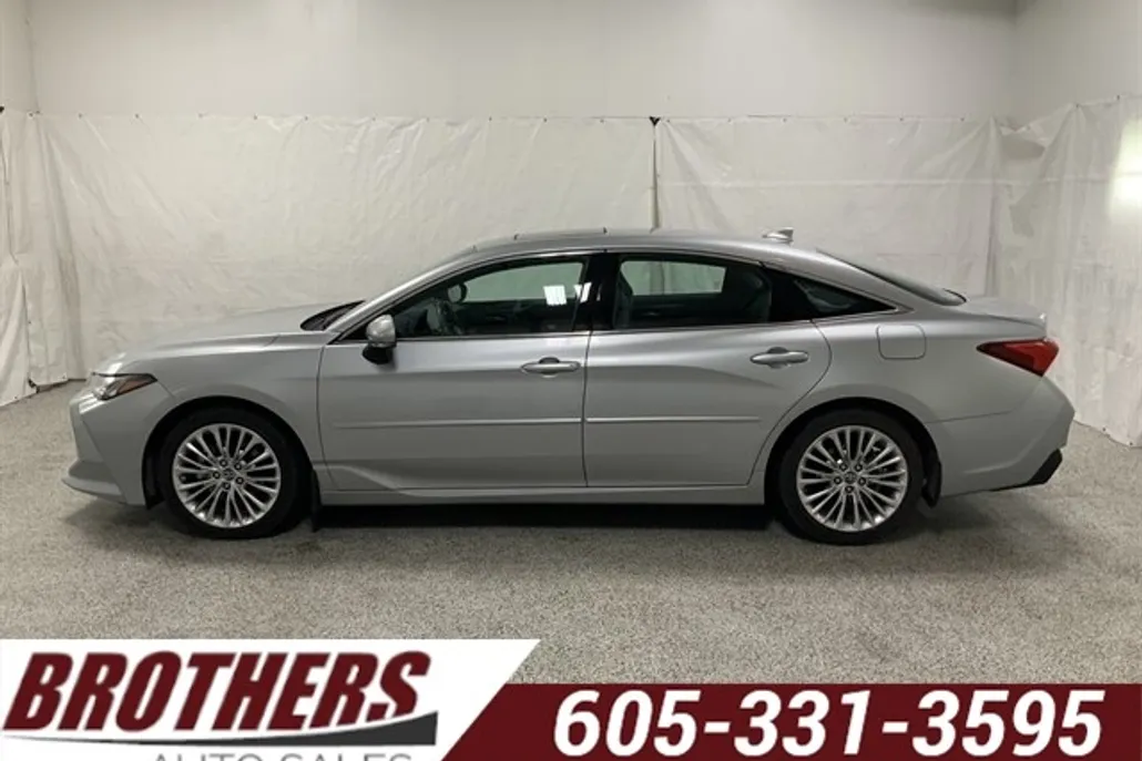 2019 Toyota Avalon Limited photo 1