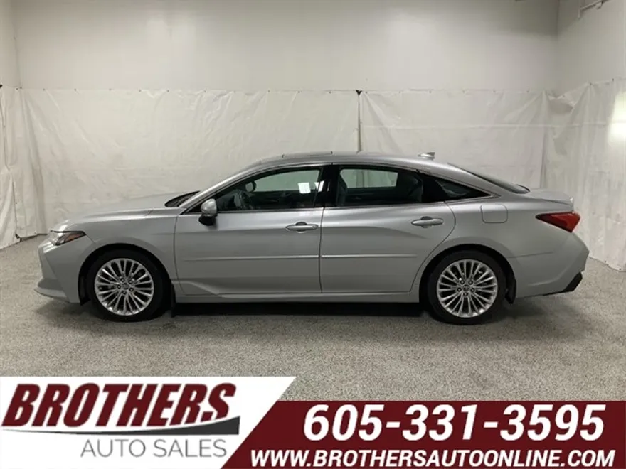 2019 Toyota Avalon Limited photo 1