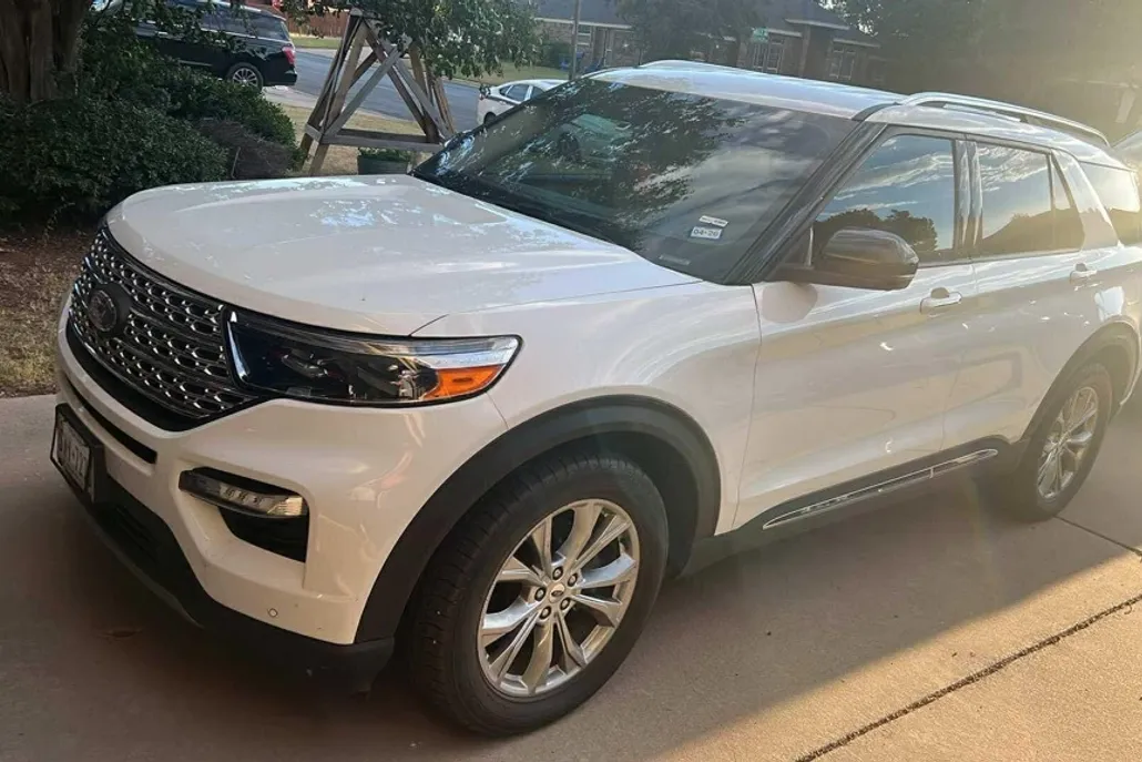 2022 Ford Explorer Limited photo 1