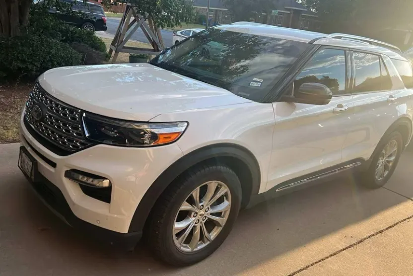 2022 Ford Explorer Limited photo 1