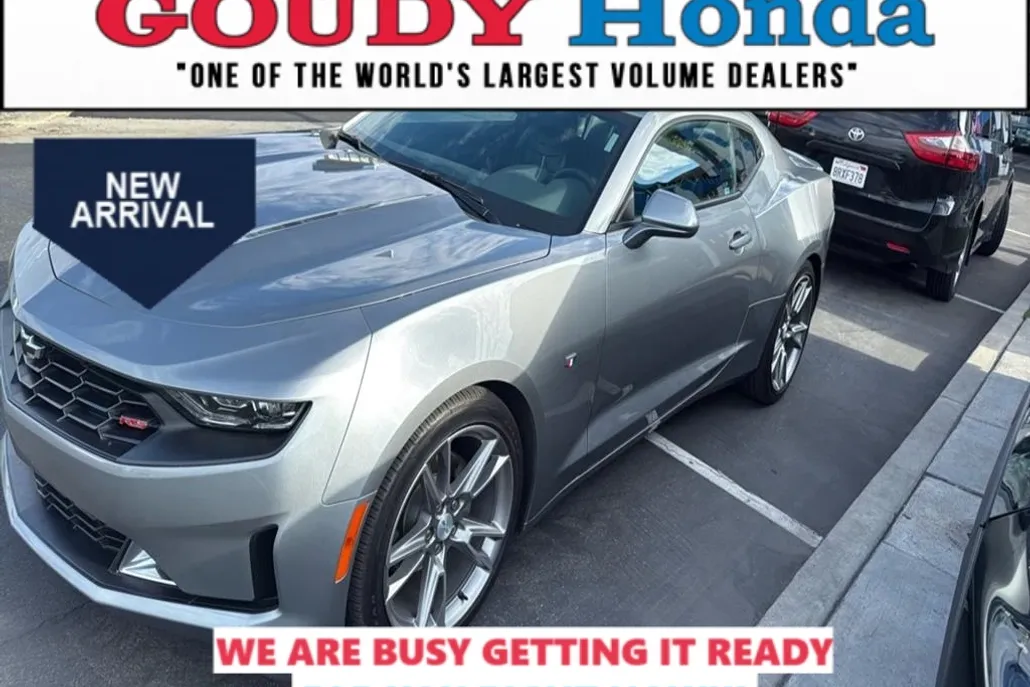 2024 Chevrolet Camaro 1LT photo 1