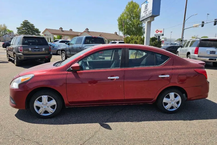 2017 Nissan Versa 1.6 SV photo 1